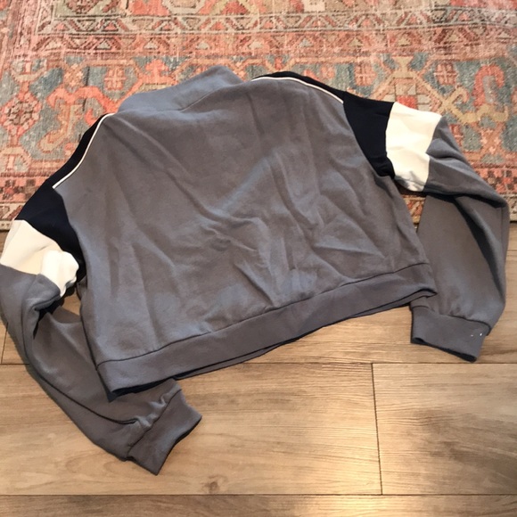 Womens Divided Cropped Sweatshirt - Picture 4 of 6